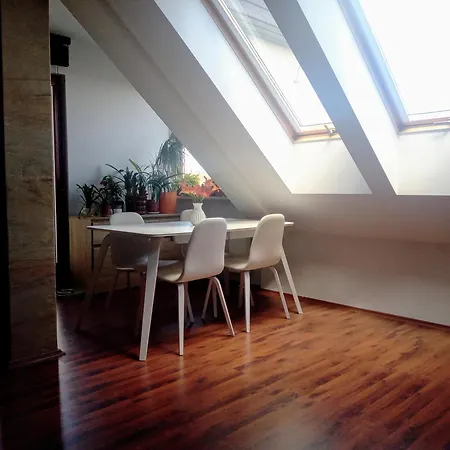 Dwupoziomowy Z Garazem I Ochrona, Obok Przystanku, I Spokojny Dla Rodzin Apartman