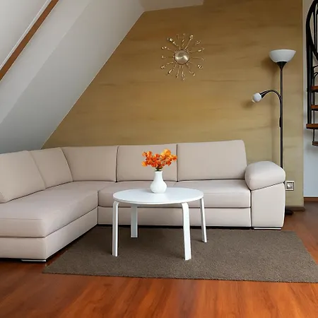 Apartman Dwupoziomowy Z Garazem I Ochrona, Obok Przystanku, I Spokojny Dla Rodzin Wysoka (Wroclaw)